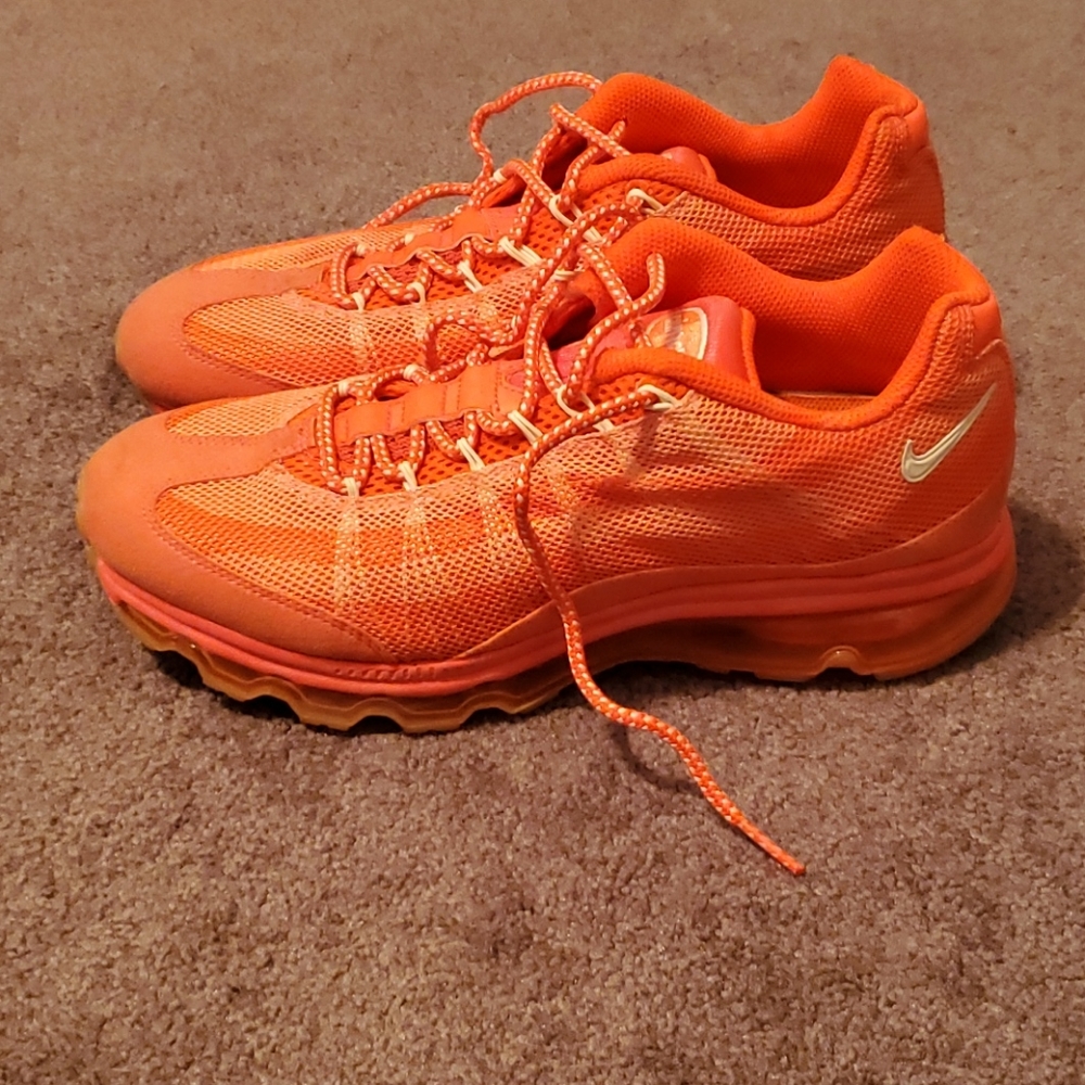 Nike Tennis Shoes